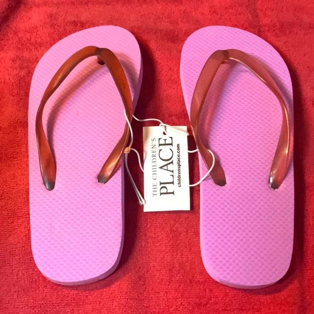 5/$25 - NWT The Children’s Place girls flip flop sandals in size 12-13